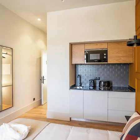 招待所 Gigantones